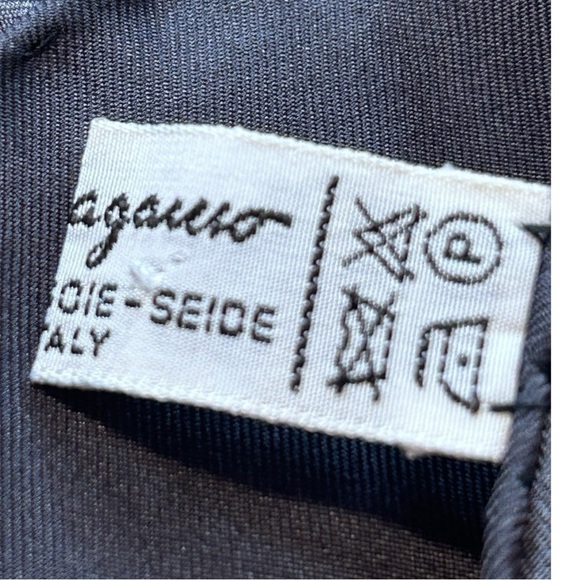 Salvatore Ferragamo scarf - Picture 5 of 13